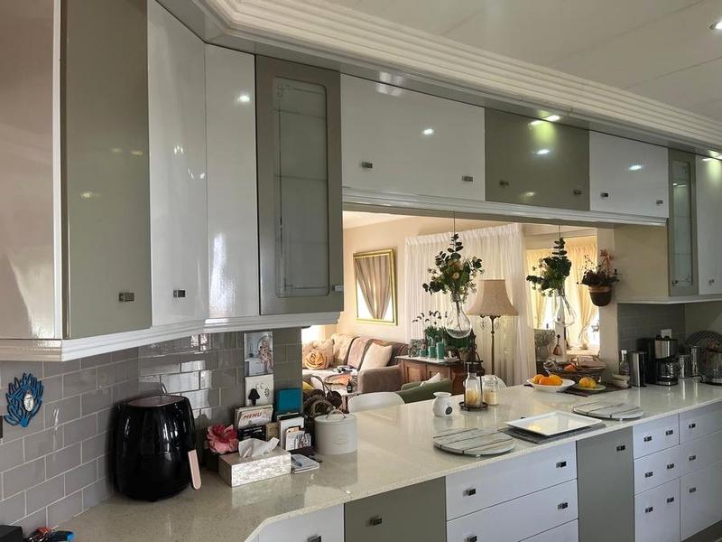4 Bedroom Property for Sale in Hartenbos Central Western Cape